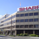 Továrny na LCD firmy Sharp, do kterých investoval Apple, chce koupit Foxconn