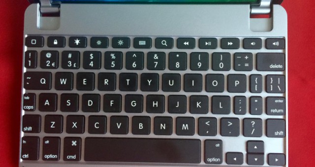 Přenosná klávesnice pro iPad mini