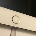 Vzácná výrobní chyba vytvořila stříbrný iPad Pro se zlatým Touch ID
