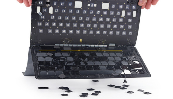 iFixit rozebral novou klávesnici Apple Smart Keyboard