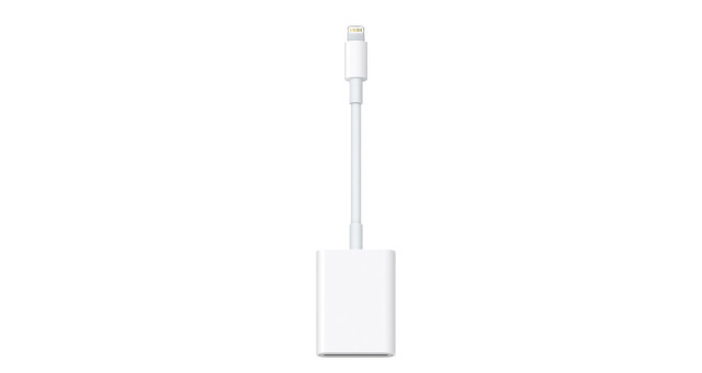 Apple vydal lightning kabel s čtečkou SD karet a rychlostí USB 3.0