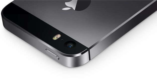 Apple dokončuje práce na novém čtyřpalcovém iPhonu