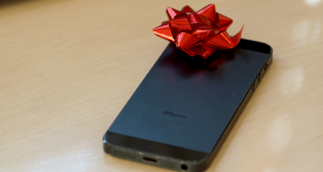 Uživatelé iPhonů byli během Vánoc štědřejší než uživatelé Androidu