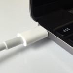 Některé USB-C kabely dodané k Retina MacBookům jsou vadné