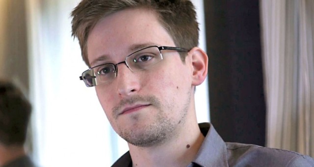 Edward Snowden tvrdí, že spor Applu s FBI je nejdůležitější případ tohoto desetiletí