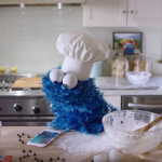 Apple představil novou reklamu na iPhone 6s, kde účinkuje Cookie Monster
