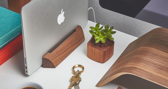 Dřevěný dock pro váš MacBook