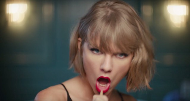 V nové reklamě na Apple Music zpívá Taylor Swift spolu s Jimmy Eat World