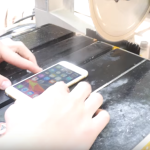 VIDEO: Vydrží iPhone diamantovou čepel?