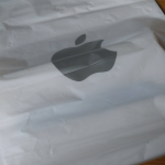 Apple začne používat místo plastových tašek papírové
