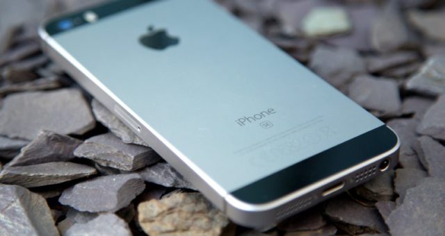 iPhone SE může být větším hitem, než Apple předpokládal