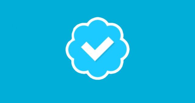 Bug v Twitteru umožňuje běžným uživatelům získat „modrou značku ověření“