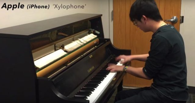 VIDEO: Pianista přetvořil legendární vyzváněcí melodie iPhonů na klasické skladby