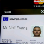 Ve Velké Británii vznikl prototyp řidičského průkazu v iPhonu