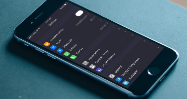 Siri si s námi zahrává těsně před WWDC. Bude v iOS 10 k dispozici tmavý režim?