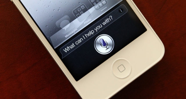 Necelá polovina uživatelů by si kvůli výrazně vylepšené Siri pořídila nový iPhone