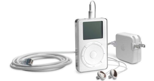Steve Jobs před 15 lety představil iPod