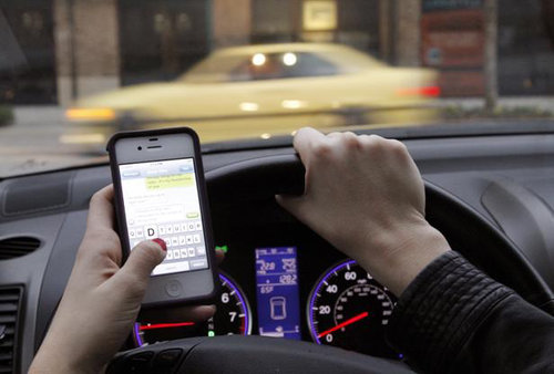 Podle amerického regulačního úřadu by měl pro smartphony vzniknout režim pro řidiče