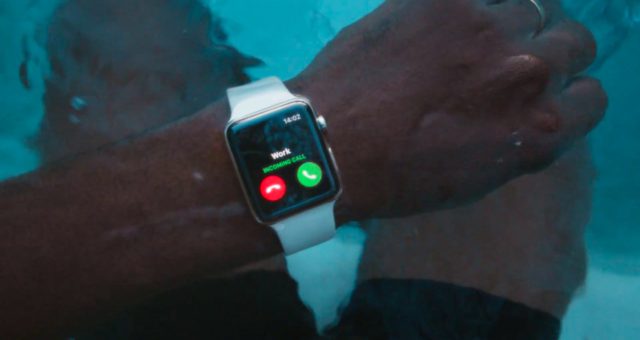 Vánoční kampaň Apple Watch Series 2 pokračuje s novou reklamou Go Swim