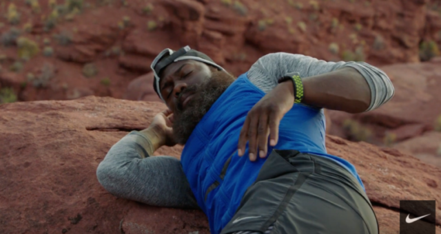 Kevin Hart účinkuje v nových veselých reklamách na Apple Watch Nike+