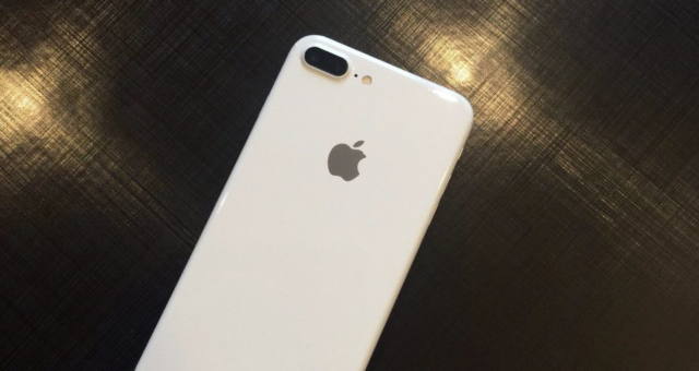 Jak by vypadal bílý iPhone 7?