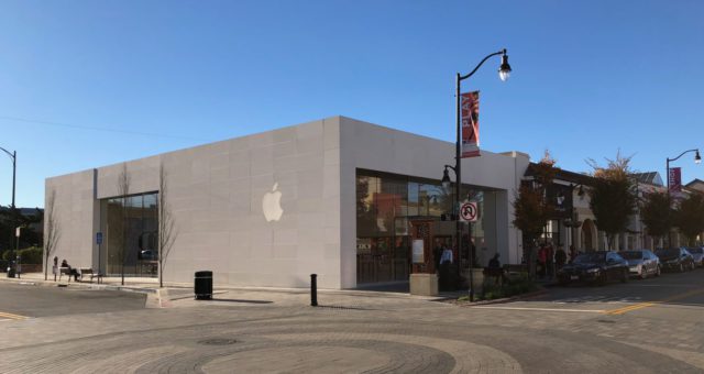 Galerie: Apple prodejna v Kalifornii byla po rekonstrukci znovu otevřena