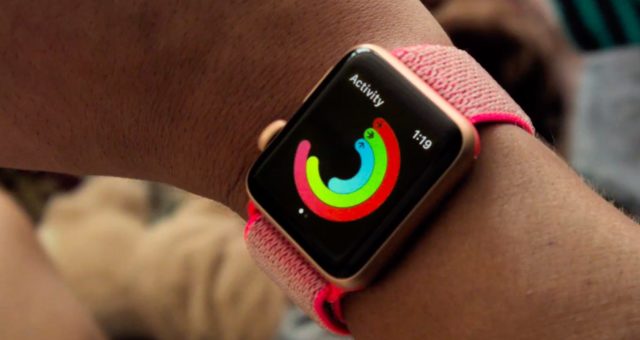 Nové Apple Watch reklamy vyzývají uživatele k méně sezení a více pohybu