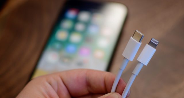 Nová zpráva se snaží potvrdit, že Apple testuje iPhony s USB-C portem
